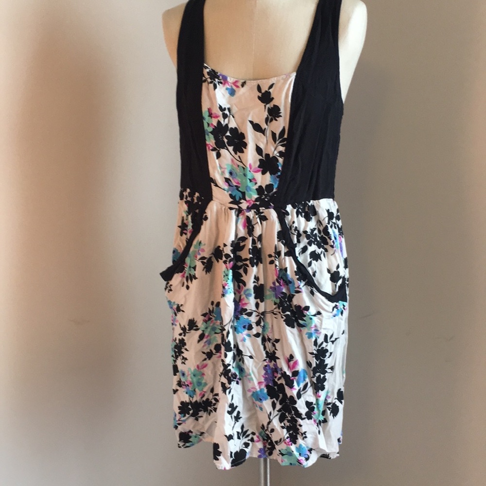 2/$20!!! EUC floral dress with pockets